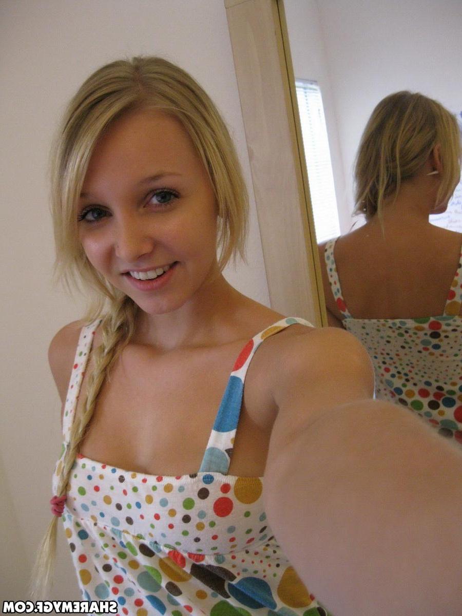 20P Adorable blonde GF shows you her big natural boobs and tight pussy