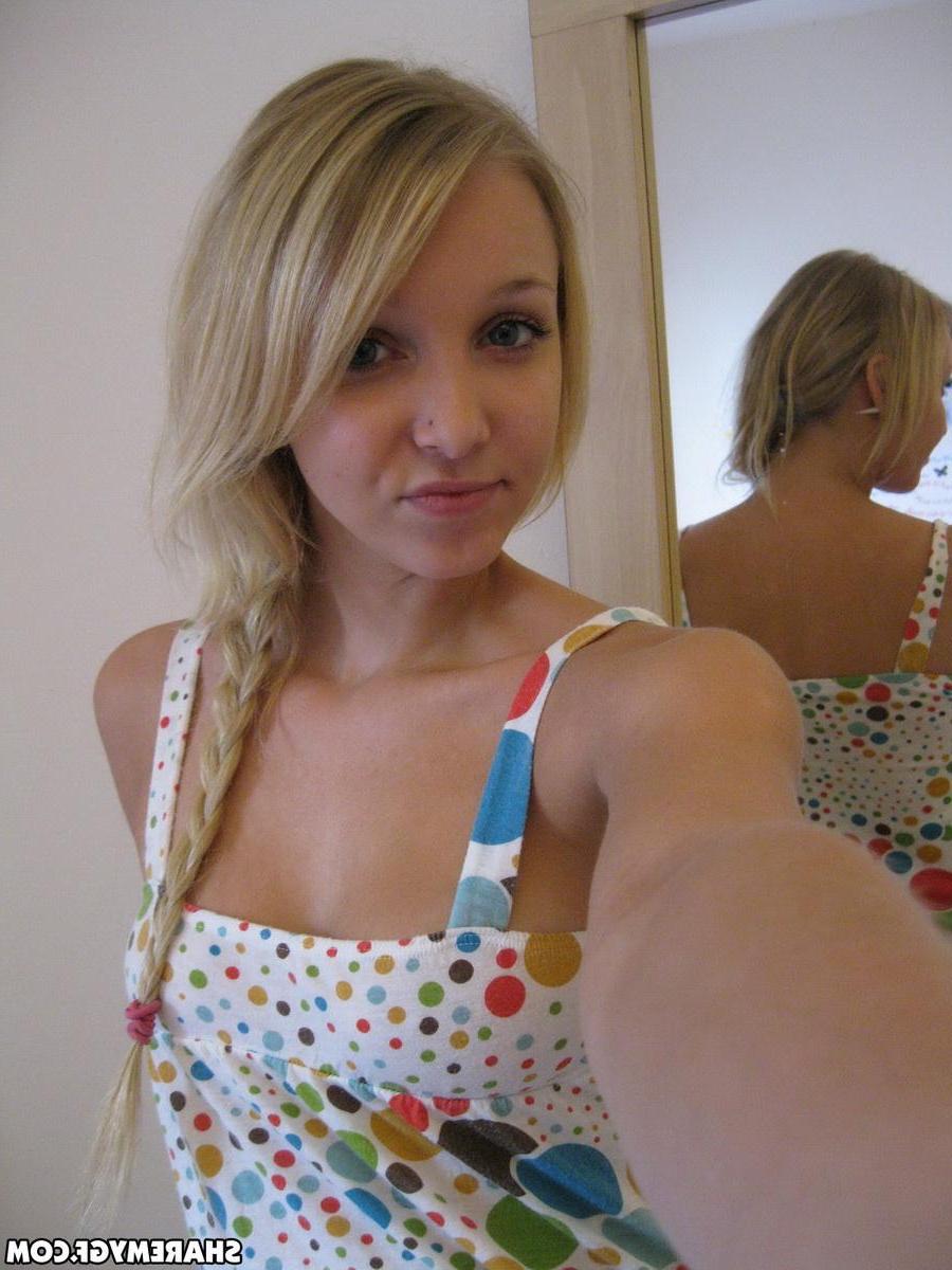20P Adorable blonde GF shows you her big natural boobs and tight pussy