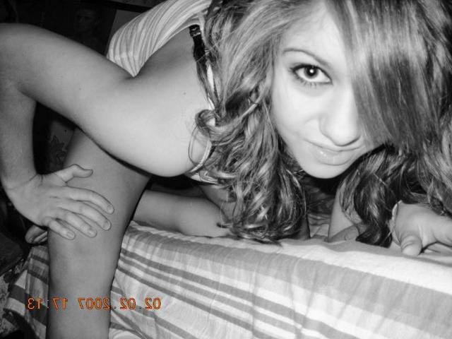15P Pics of adorable teen girls showing their bodies on camera