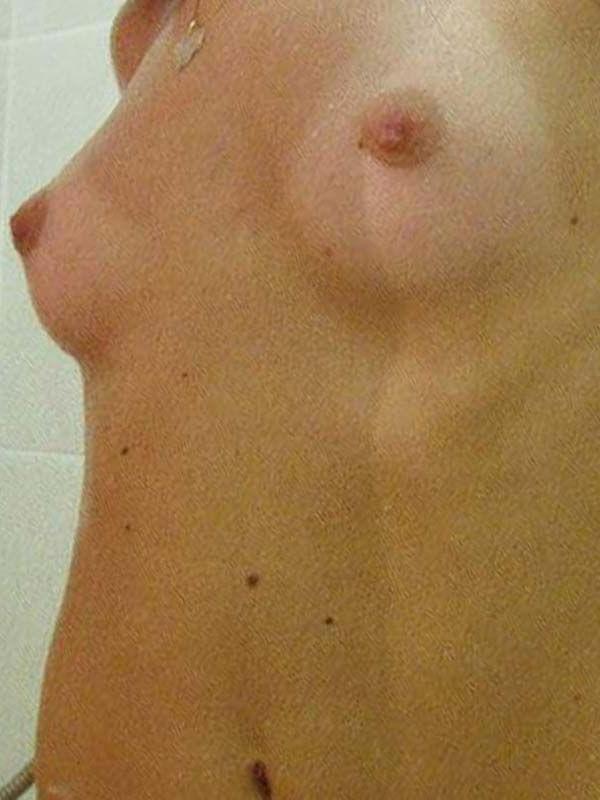 15P Pictures of an adorable girlfriend showing her hot body