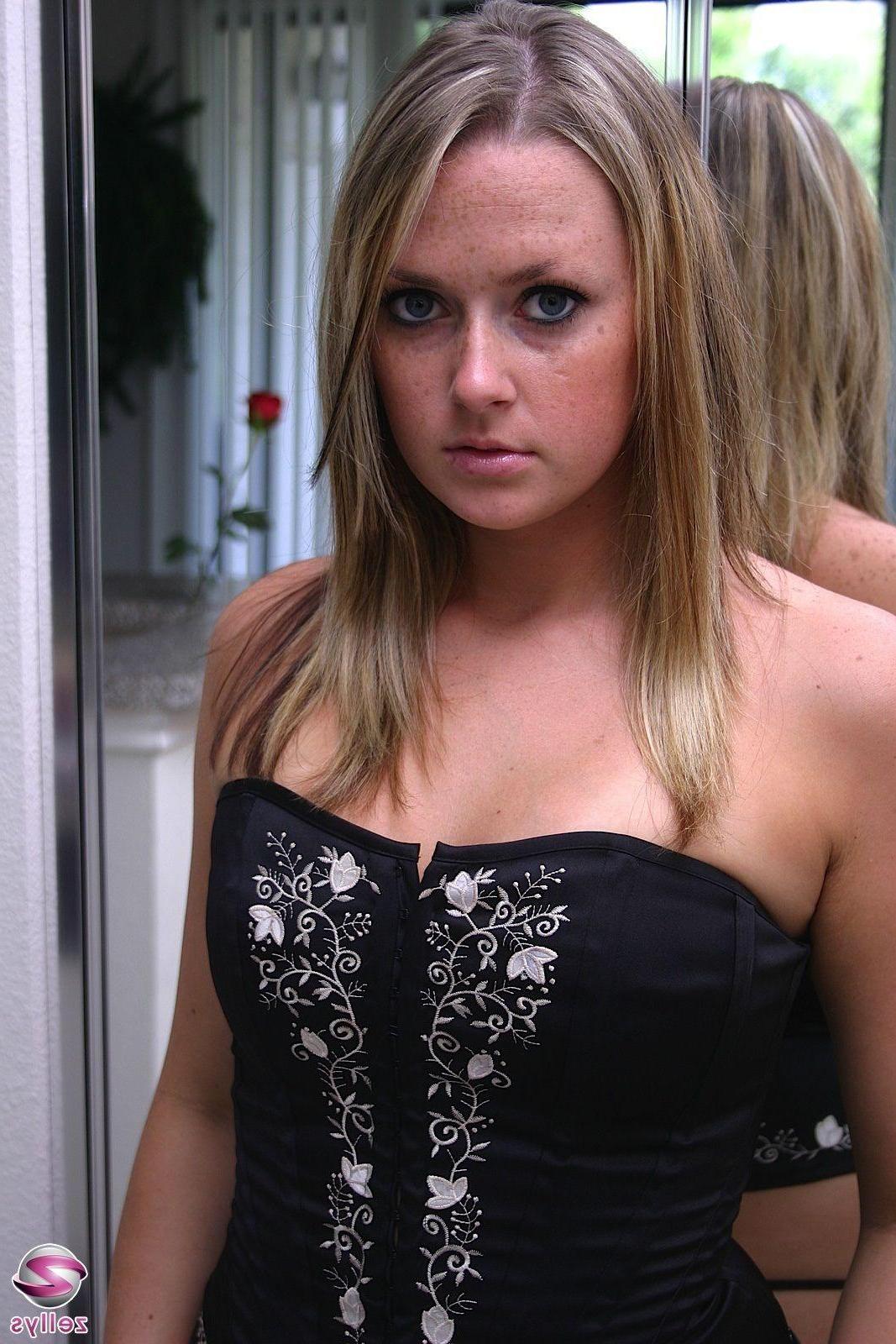 15P Pictures of a cute blonde teen in a corset