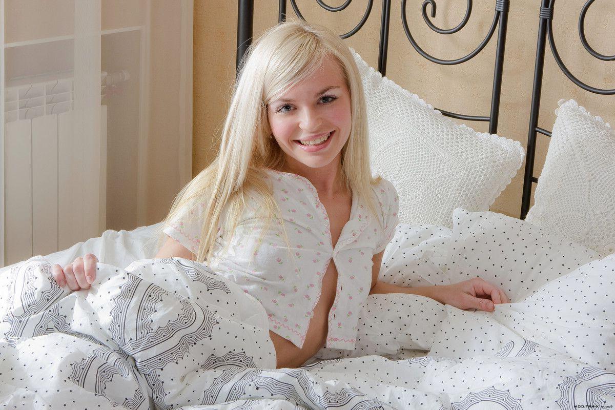17P Pictures of an adorable blonde girl giving you her pussy