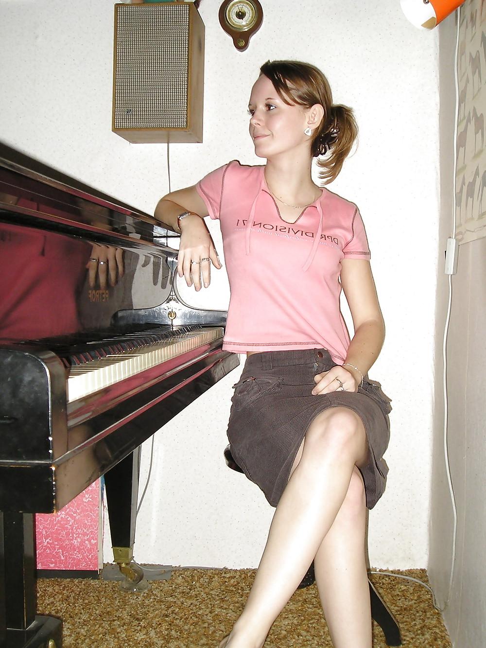 25P Adorable Slut From, SmutDates