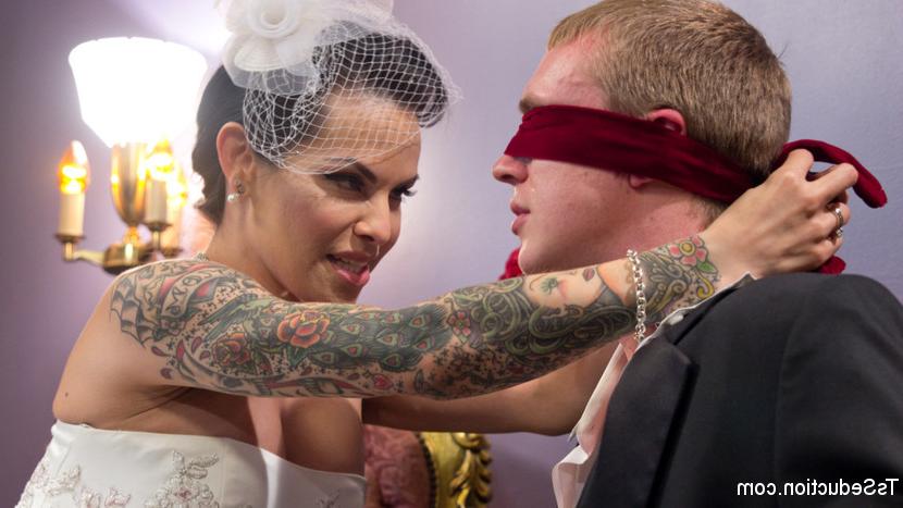 15P Zane and Foxxy are newlyweds. They've waited until their wedding night to consum