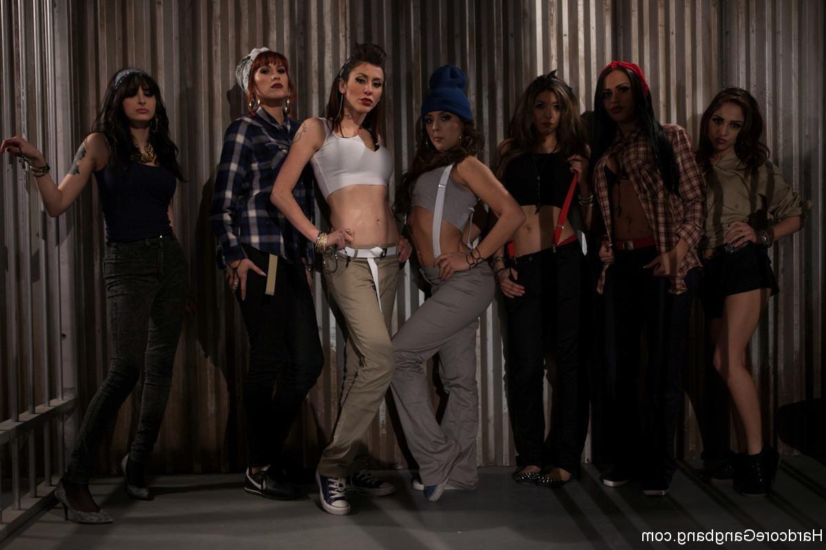 24P Jynx Maze stars in what is possibly the most epic gangbang porn of all time! In 
