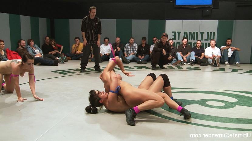 15P UltimateSurrender.com ist eine Wrestling-Reality-Show mit echten, nicht geschriebenen Inhalten