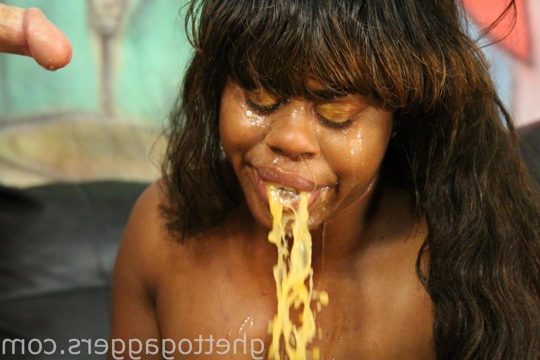 15P Big lips ebony blowjob