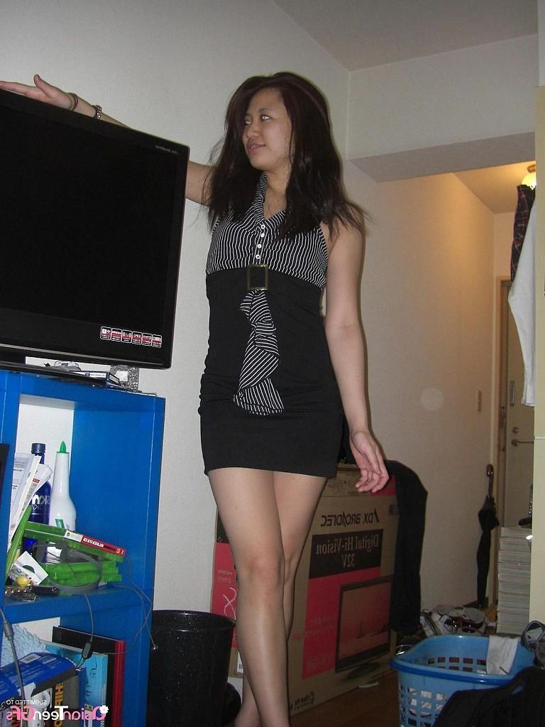 10P Lovely young gf sucks cock