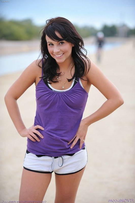 15P Adorable teen flashes her titties as she jogs in public