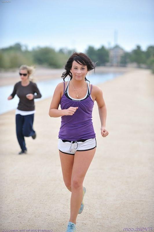 15P Adorable teen flashes her titties as she jogs in public