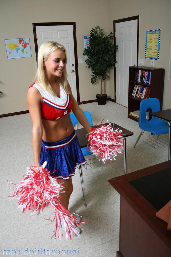 10P Adorable blonde babe has her tight snatch pumped