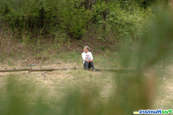 16P Adorable young hoochie caught pissing alfresco
