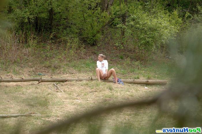 16P Adorable young hoochie caught pissing alfresco