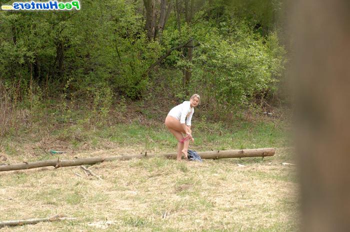 16P Adorable young hoochie caught pissing alfresco