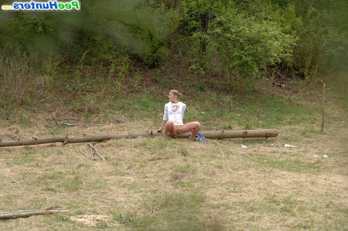 16P Adorable young hoochie caught pissing alfresco