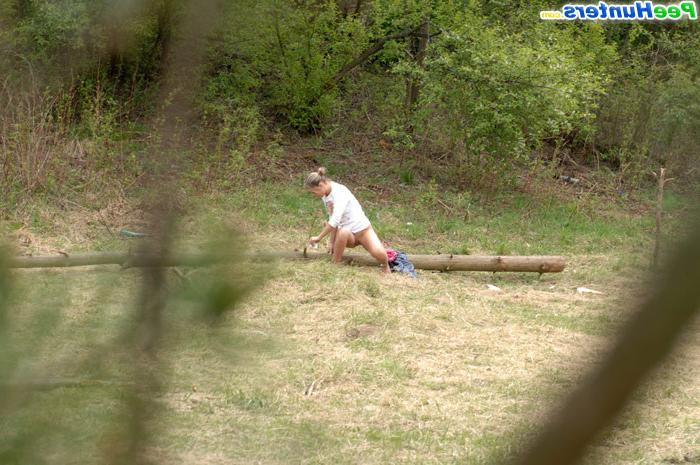 16P Adorable young hoochie caught pissing alfresco