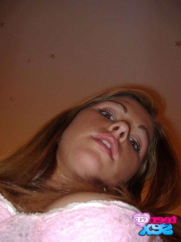 12P This sweet teen girlfriend covers tits with hands