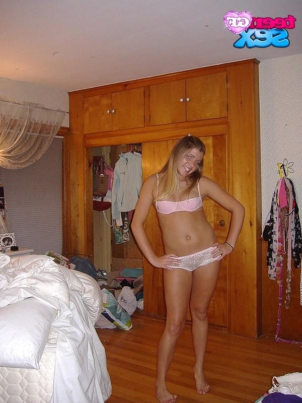 12P This sweet teen girlfriend covers tits with hands