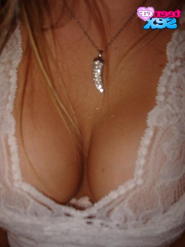 12P This sweet teen girlfriend covers tits with hands