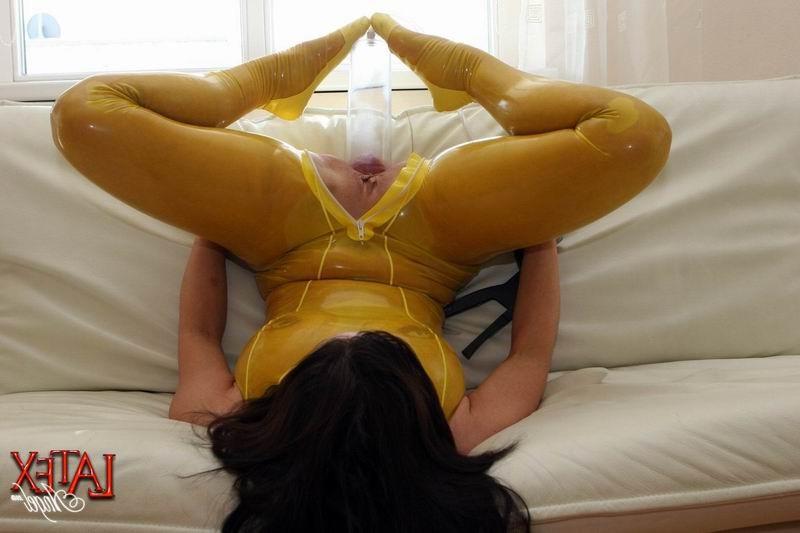 16P Angel abuse her anus with vacuum pump