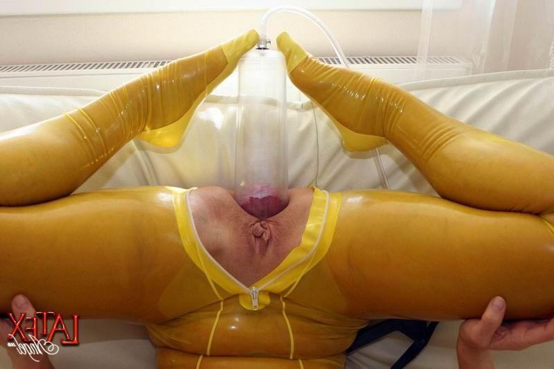 16P Angel abuse her anus with vacuum pump