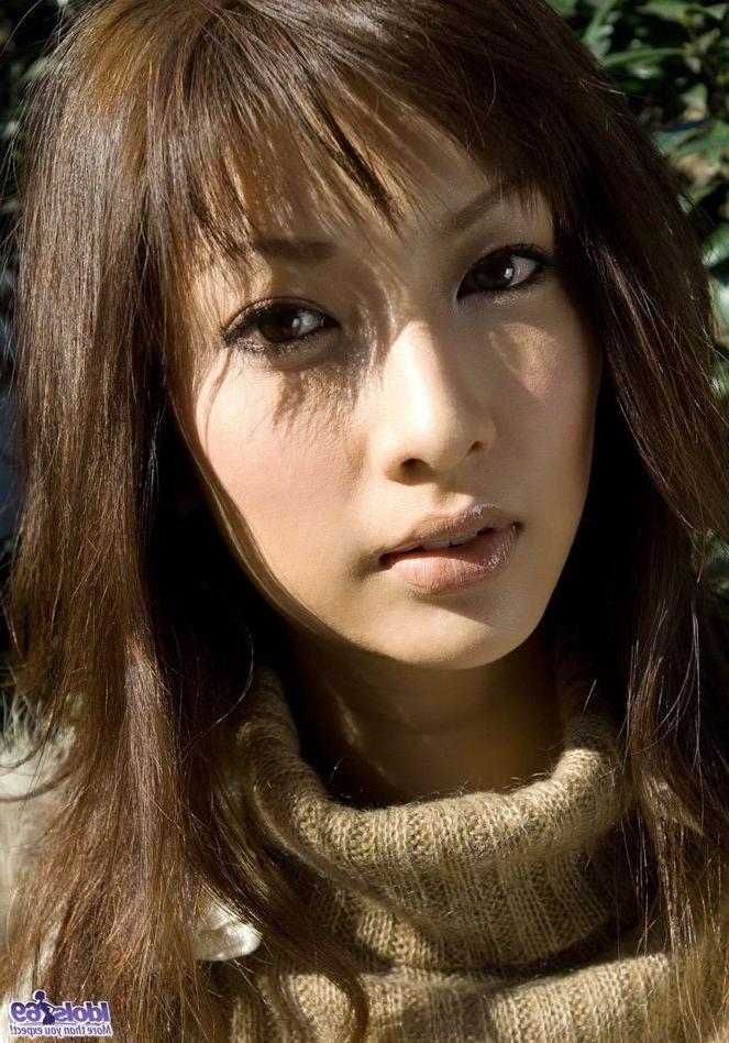15P Lovely asian idol Reika showing her tits and pussy