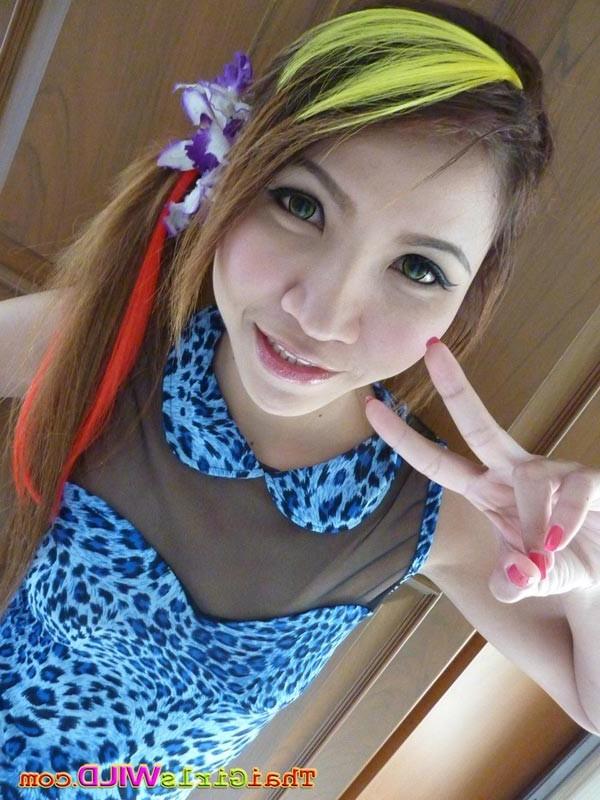 16P Adorable  Lamai shows off her round ass and pretty shaved pussy