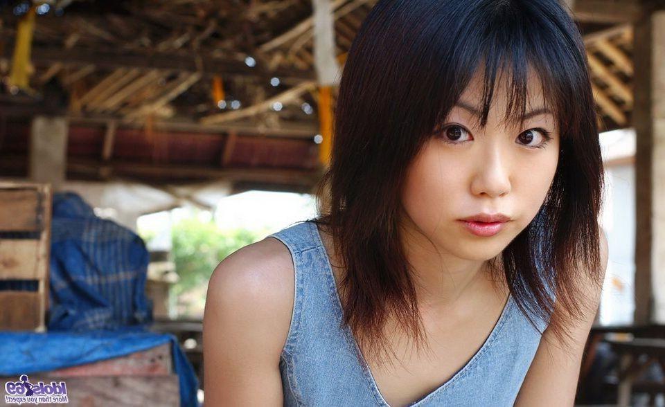 15P Saki Ninomiya  lovely japan teen shows hot ass and hairy pussy