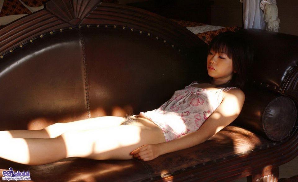 15P Saki Ninomiya  lovely japan teen shows hot ass and hairy pussy