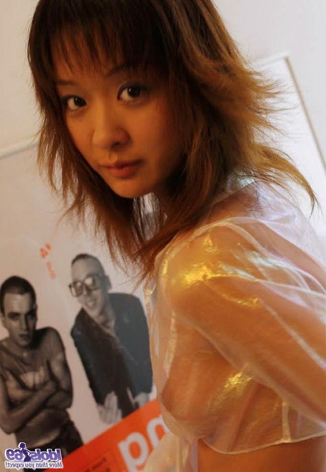 15P Lovely japanese teen Izumi shows hot ass in thongs