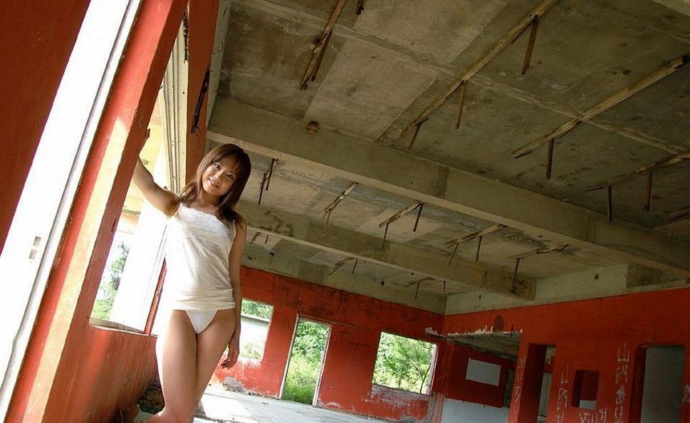 15P Chikaho Ito lovely asian teen in bikini showing hairy pussy