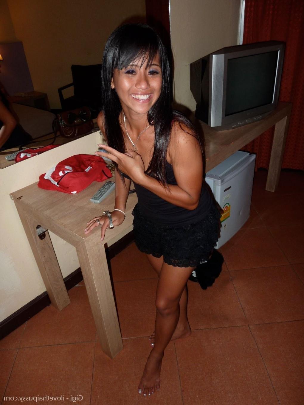 15P Adorable Thai Bargirl Fucks Sex Tourists For Rent Money