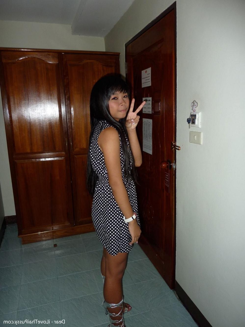 15P Adorable Thai Bargirl Barebacked By A Sex Tourist Cheating On His Hot Milf Wife