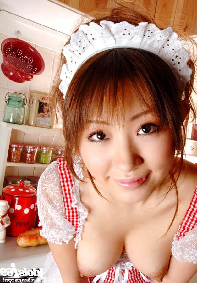 15P Adorable japanese maid naked in the kitchen