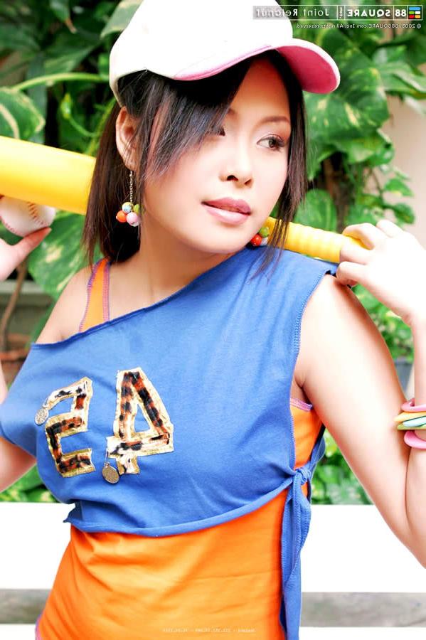 15P Adorable thai girl with some nice curves