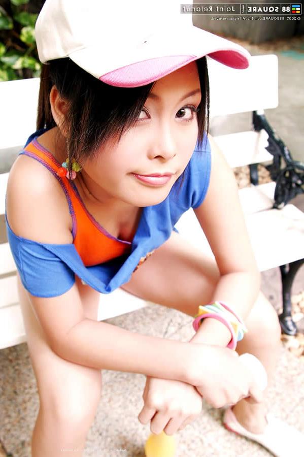 15P Adorable thai girl with some nice curves