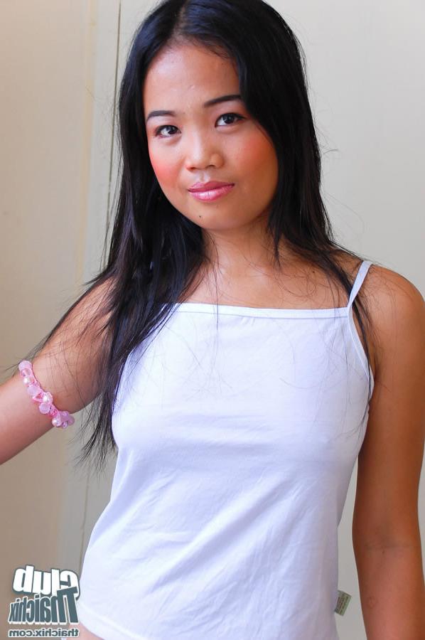 16P An adorable asian spreading her pussy wide open