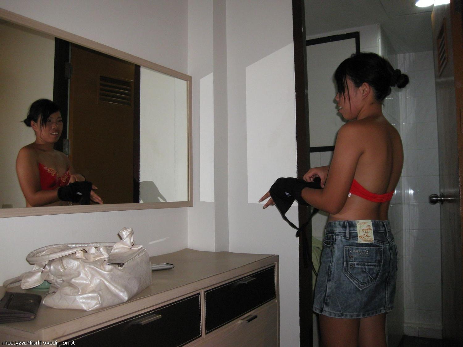 15P Adorable Thai Bargirl Barebacked No Condom By A Sex Tourist