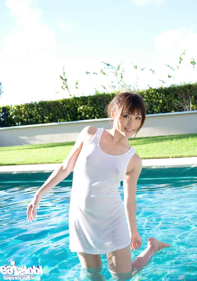 15P Adorable japanese girl swimming naked