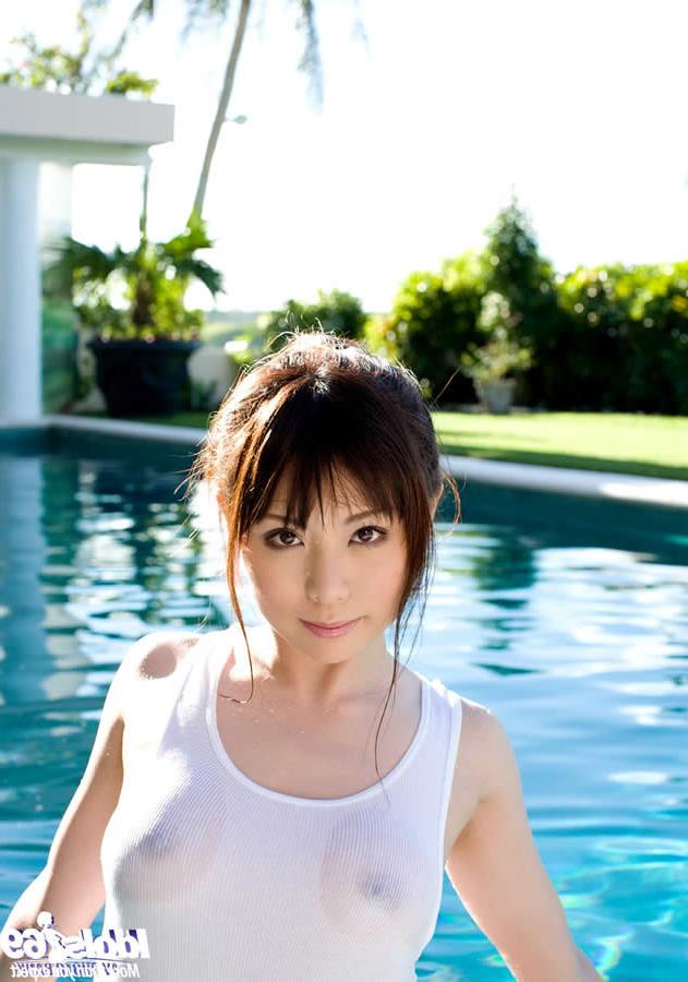 15P Adorable japanese girl swimming naked