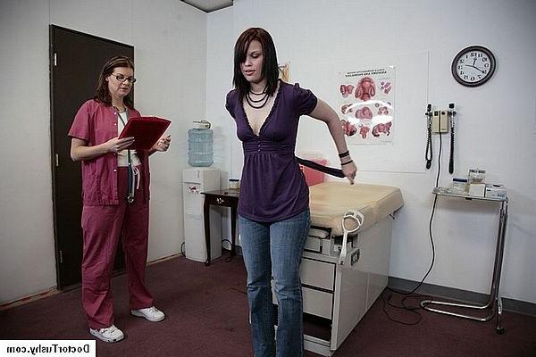 20P Adorable petite brunette visit gyno doctor for her vagina checku