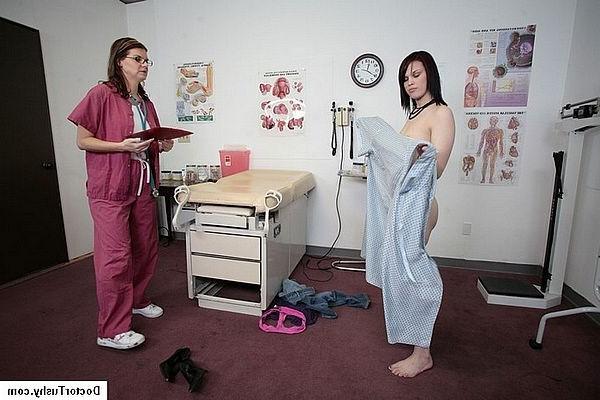 20P Adorable petite brunette visit gyno doctor for her vagina checku
