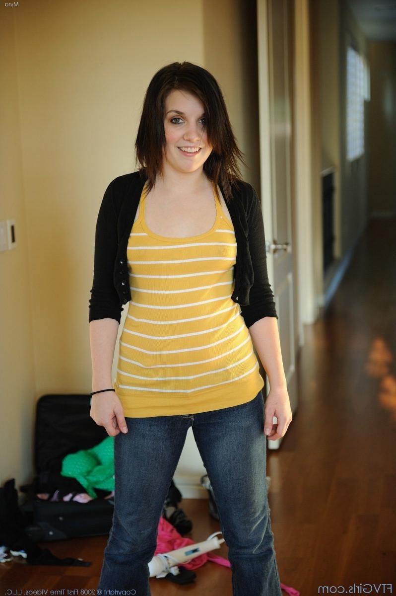20P Adorable amateur brunette teen babe posing body and tits and ass