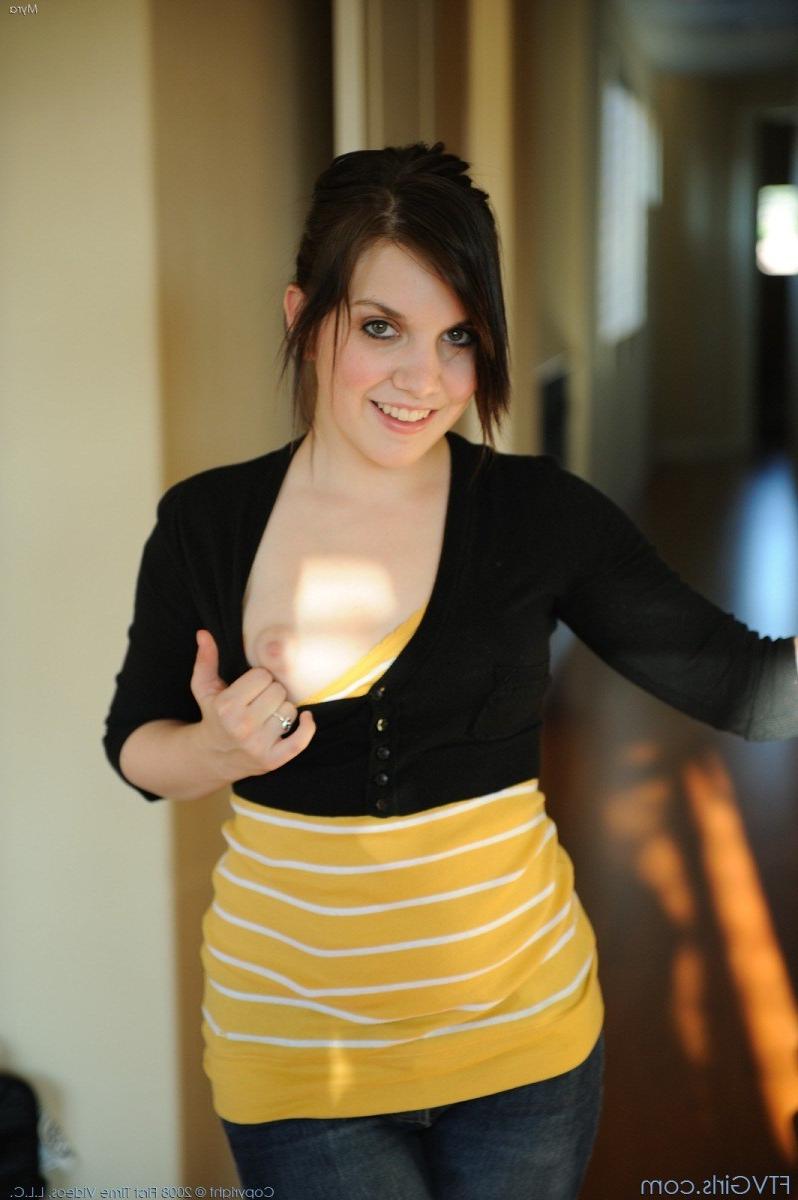 20P Adorable amateur brunette teen babe posing body and tits and ass
