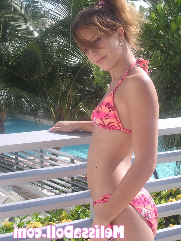 16P sweet teenie posing in her bikini