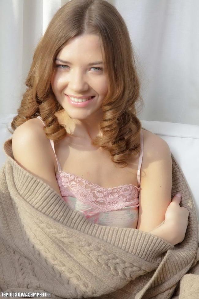 15P Beauty teen angel shows her nice titties and pussy