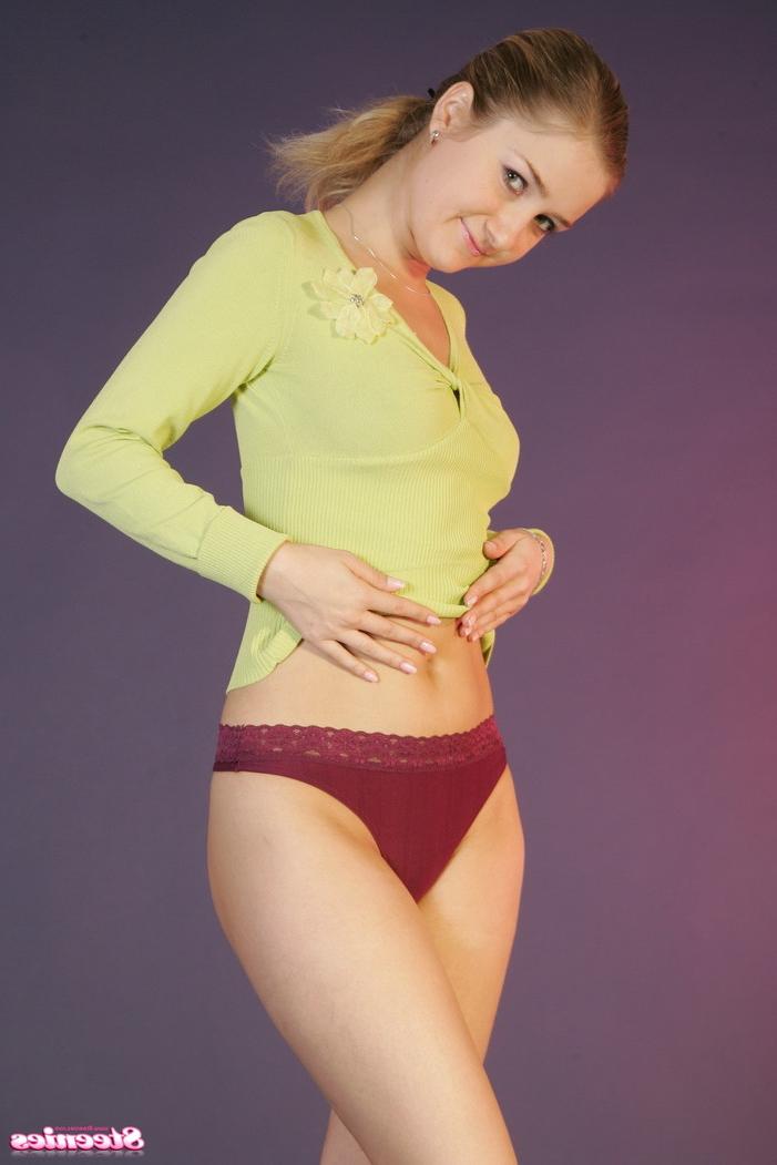 12P Adorable teen girl exposes her curves and spreads on the floor