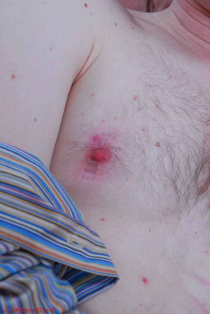 20P Female model abuses her photographer