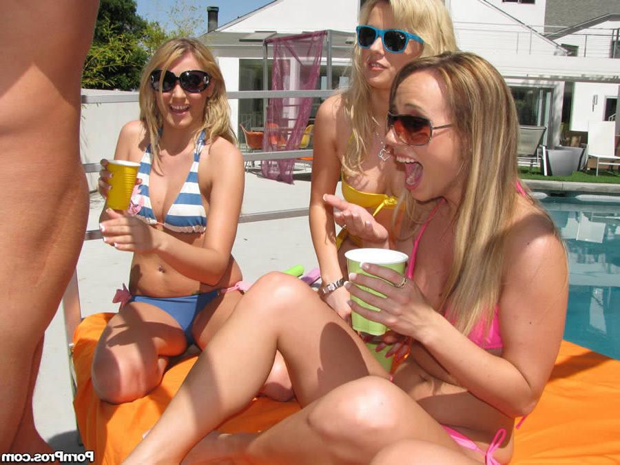 16P Group of hot drunk girls abuse an unsuspecting stripper