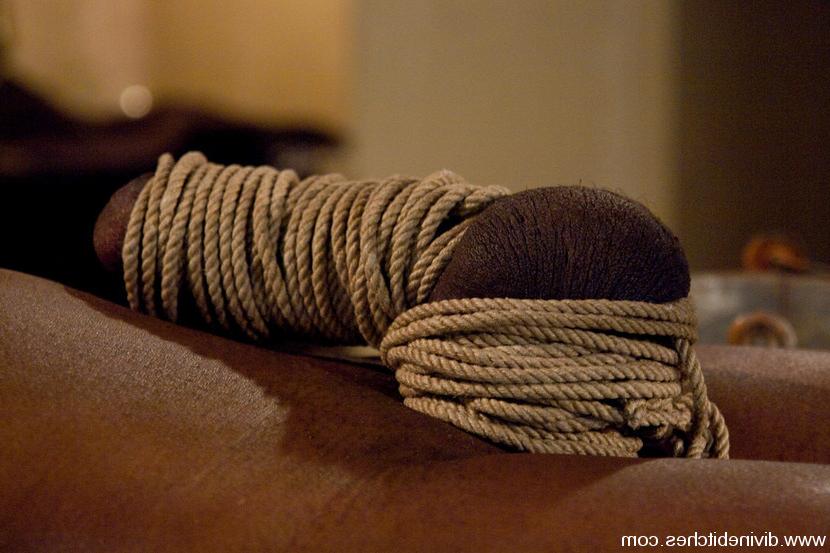 15P Maitresse Madeline effortlessly uses and abuses two pathetic worms LIVE